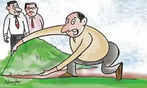 అక్రమాల డొంకలు కదులుతున్నాయ్‌..!