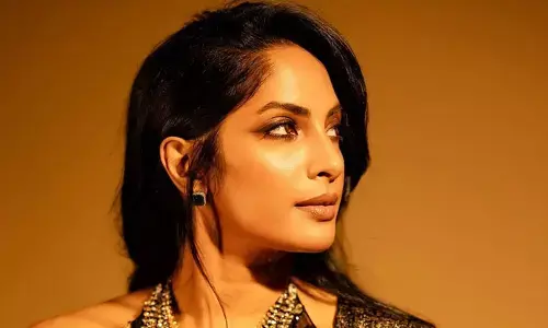 Sriya Reddy : చూపులతోనే కుర్రాళ్లను కవ్విస్తున్న బ్యూటీ