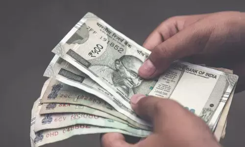 రూ. 15000 ఇస్తా వస్తవా.. ఉపాధ్యాయుడి రాసలీలలు..