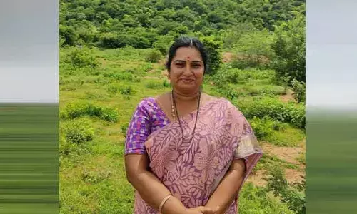 మహిళా రైతులకు వ్యవసాయ పనిముట్లు