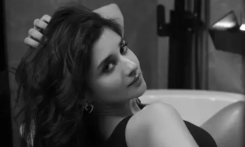 Kanika Mann : బాత్ టబ్ లో ఫోటోషూట్