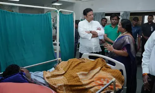 సార్.. నాకు క్రికెట్ అంటే చాలా ఇష్టం.. క్యాన్సర్ బాధితుడి మాటలకు మంత్రి కన్నీళ్లు