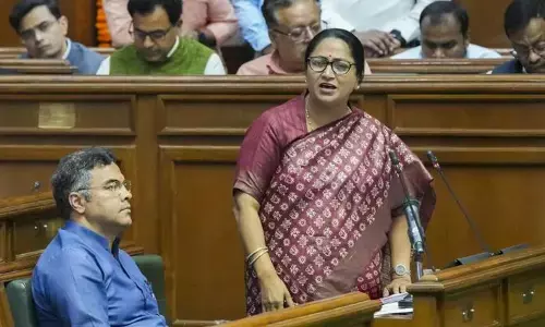Delhi Budget: మీరు శీష్ మహల్ నిర్మిస్తే.. మేం పేదలకు ఇళ్లు నిర్మిస్తాం- ఢిల్లీ సీఎం