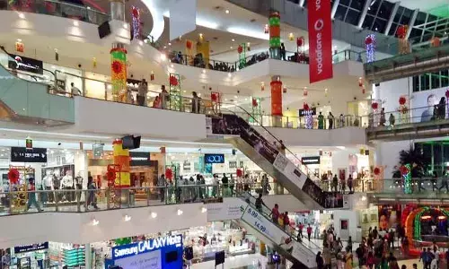 షాపింగ్ మాల్స్, మల్టీప్లెక్స్‌‌లకు వెళ్లే వారికి ప్రభుత్వం శుభవార్త.. సినిమా టికెట్ చూపిస్తే మొత్తం ఉచితం