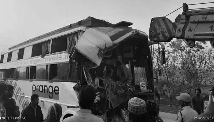 Accident: ఘోర రోడ్డు ప్రమాదం.. 13 మందికి గాయాలు, ఒకరి పరిస్థితి విషమం Accident: ఘోర రోడ్డు ప్రమాదం.. 13 మందికి గాయాలు, ఒకరి పరిస్థితి విషమం