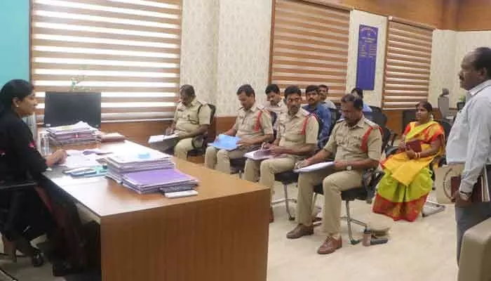 బెట్టింగ్, గంజాయి నియంత్రణ పై నిఘా ఉంచాలి బెట్టింగ్, గంజాయి నియంత్రణ పై నిఘా ఉంచాలి