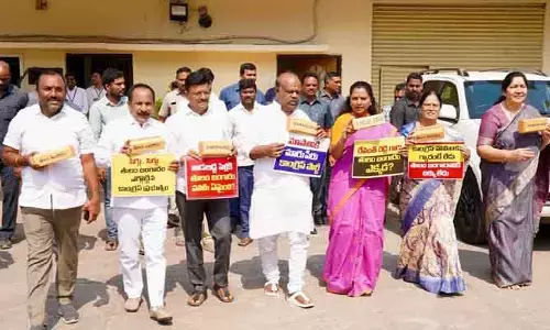 Legislative Council: శాసనమండలిలో బీఆర్‌ఎస్‌ ఎమ్మెల్సీల నిరసన.. అసలు విషయం ఇదే!