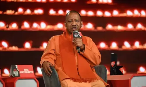 Yogi Adityanath: ఆయన ఓ నమూనా.. రాహుల్ గాంధీపై యోగి విమర్శలు