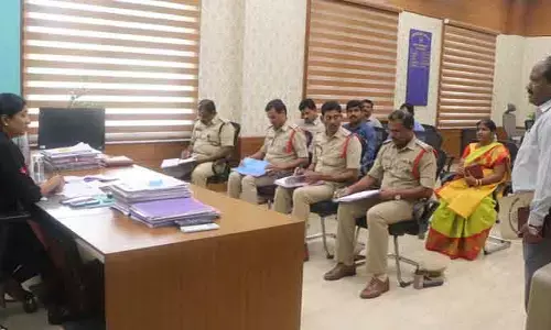 బెట్టింగ్, గంజాయి నియంత్రణ పై నిఘా ఉంచాలి