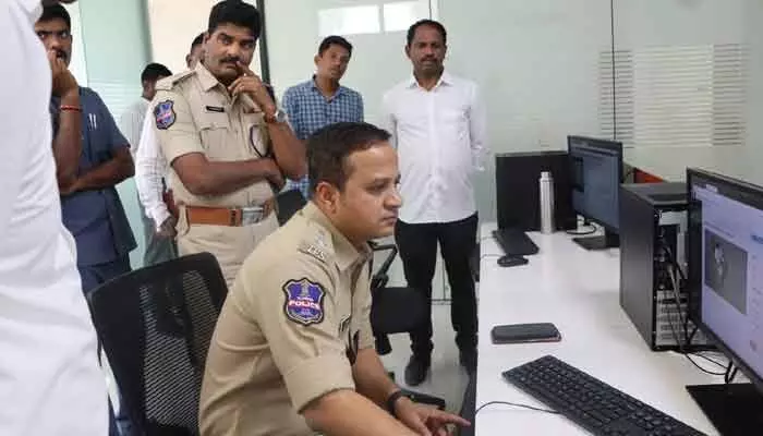 కమాండ్ కంట్రోల్ ను పరిశీలించిన జిల్లా ఎస్పీ కమాండ్ కంట్రోల్ ను పరిశీలించిన జిల్లా ఎస్పీ