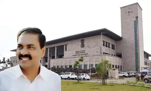 AP High Court: హైకోర్టును ఆశ్రయించిన మాజీ మంత్రి.. ముందస్తు బెయిల్‌కు పిటిషన్ దాఖలు