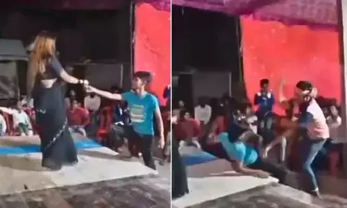 Viral video: స్టేజ్ డ్యాన్సర్‌కు డబ్బులిచ్చిన కొడుకు.. తండ్రి ఎంట్రీతో సీన్ మారిపోయింది!