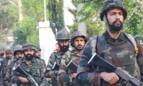 Encounter: జమ్ముకశ్మీర్‌లో భీకర ఎన్‌కౌంటర్.. తృటిలో తప్పించుకున్న ఉగ్రవాదులు