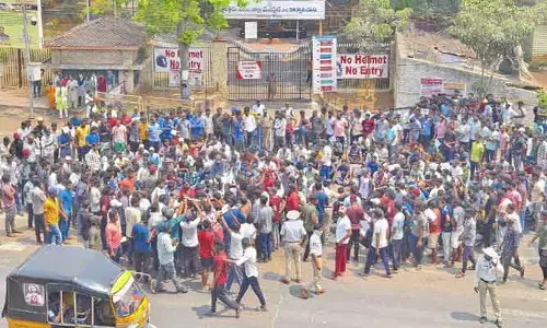 కాకినాడలో కానిస్టేబుల్ అభ్యర్థుల ఆందోళన