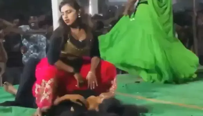 పిఠాపురంలో రికార్డింగ్ డాన్సులు !