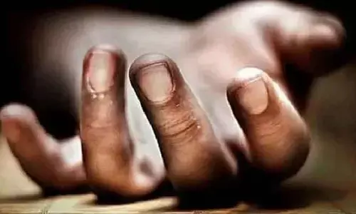 ఒంటిపై పెట్రోల్‌ పోసుకొని యువకుడి ఆత్మహత్య