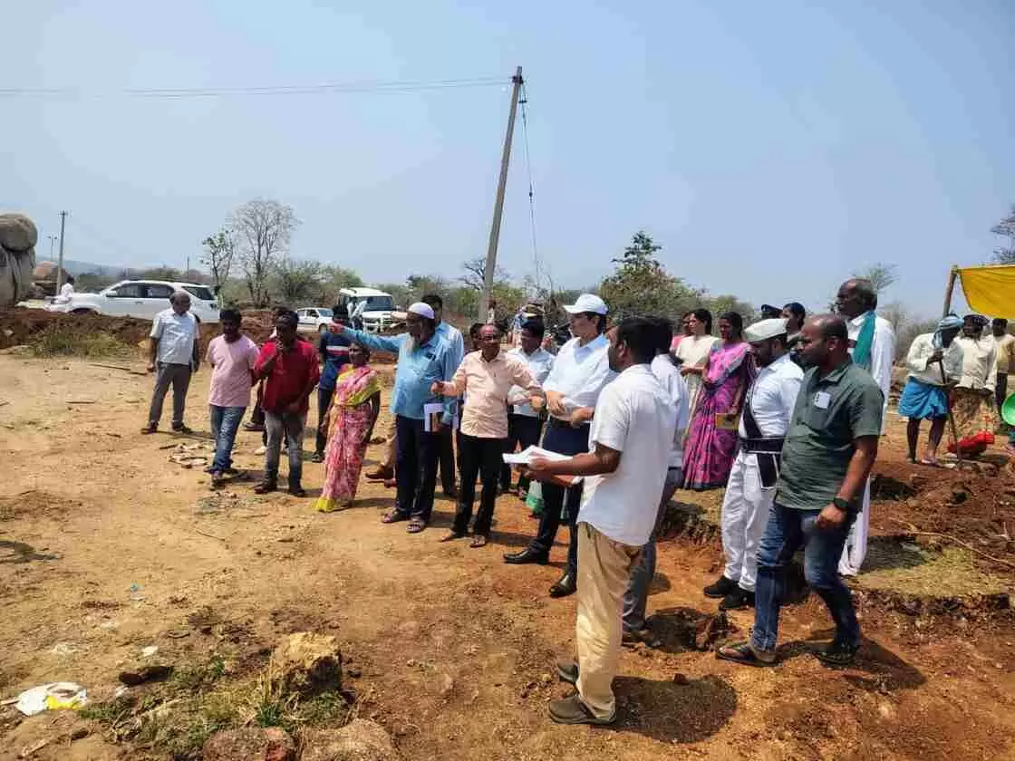 ఈ విధంగా ఉపాధి కూలీ డబ్బులు చెల్లించాలి : కలెక్టర్ ఈ విధంగా ఉపాధి కూలీ డబ్బులు చెల్లించాలి : కలెక్టర్