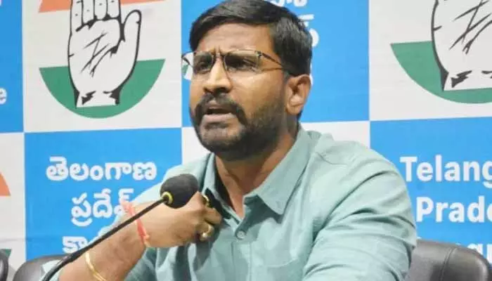 మీది కల్వకుంట్ల కుటుంబం కాదు కలహాల కుటుంబం: ఎమ్మెల్సీ బల్మూరి వెంకట్ మీది కల్వకుంట్ల కుటుంబం కాదు కలహాల కుటుంబం: ఎమ్మెల్సీ బల్మూరి వెంకట్