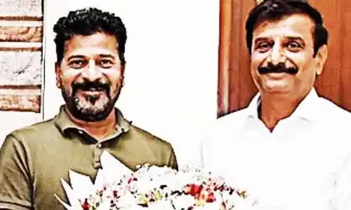 సీఎం రేవంత్ రెడ్డిని కలిసిన బీఆర్ఎస్ ఎమ్మెల్యే..!