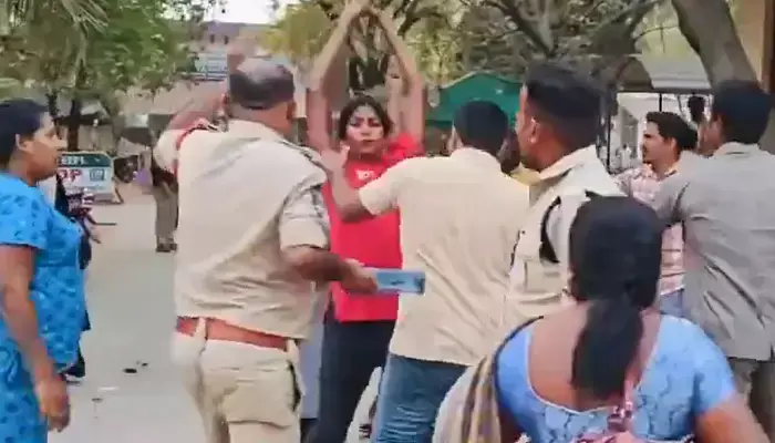 నంద్యాలలో కొట్టుకున్న హిజ్రాలు...కారంపొడి చల్లుకొని మరీ !