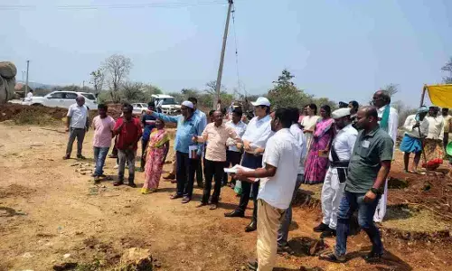 ఈ విధంగా ఉపాధి కూలీ డబ్బులు చెల్లించాలి : కలెక్టర్