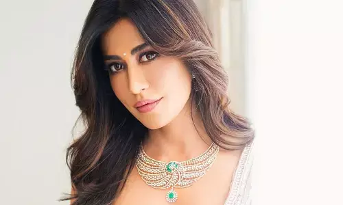 Chitrangada Singh : శారీలో ఒంపులు చూపిస్తూ కవ్విస్తున్న హాట్ బ్యూటీ