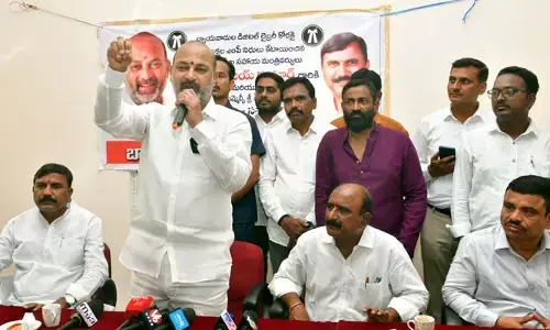 ఓవైసీ సహా ఎవరు అడ్డుపడినా.. వక్ఫ్‌బోర్డు సవరణ బిల్లు ఆగదు: బండి సంజయ్ ఫైర్