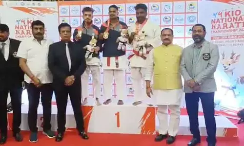 కరాటే విజేతలకు మెడల్స్ ప్రధానం.. టీపీసీసీ చీఫ్ కీలక వ్యాఖ్యలు