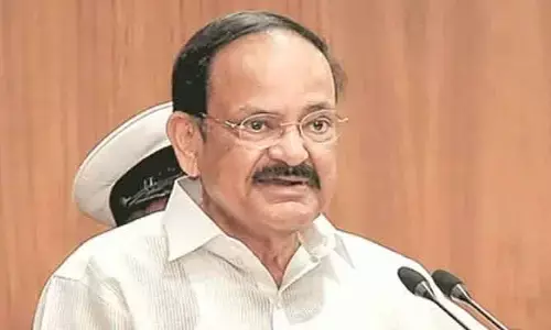 యోగాకు మ‌తాన్ని ఆపాదించ‌వ‌ద్దు: వెంక‌య్య‌నాయుడు