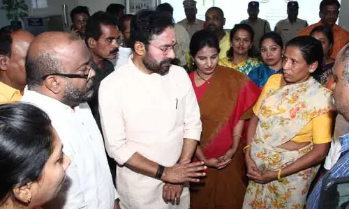 ఎంఎంటీఎస్ రైలు ప్రమాద బాధితురాలిని పరామర్శించిన కేంద్ర మంత్రి కిషన్ రెడ్డి