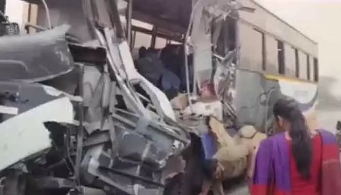 Accident: ఘోర రోడ్డు ప్రమాదం.. ఒకరు మృతి, ఐదుగురికి తీవ్ర గాయాలు Accident: ఘోర రోడ్డు ప్రమాదం.. ఒకరు మృతి, ఐదుగురికి తీవ్ర గాయాలు