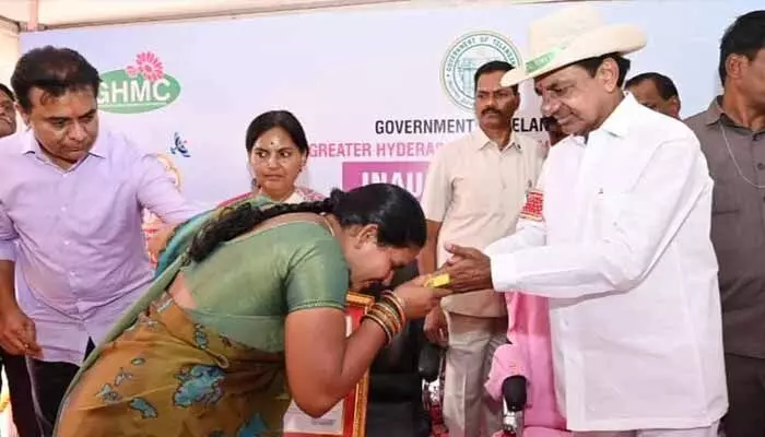కేసీఆర్ పథకాలను కాంగ్రెస్ కొనసాగించాలి: మాజీ మంత్రి సంచలన డిమాండ్ కేసీఆర్ పథకాలను కాంగ్రెస్ కొనసాగించాలి: మాజీ మంత్రి సంచలన డిమాండ్