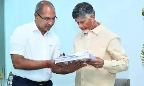 CM Chandrababu: నిరుపేదలకు తీపి కబురు.. ఆ ఫైల్‌పై సంతకం చేసిన సీఎం చంద్రబాబు