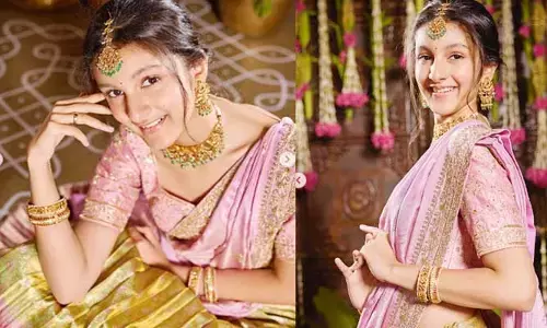 Sitara: ఉగాది పండుగ సందర్భంగా కుందనపు బొమ్మలా మెరిసిపోతున్న సితార.. ఆకట్టుకుంటోన్న ఆఫ్ శారీ పిక్స్
