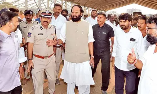 కాసేపట్లో సన్నబియ్యం పంపిణీ కార్యక్రమం.. మంత్రి ఉత్తమ్ కీలక వ్యాఖ్యలు