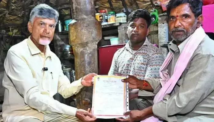 బాపట్ల జిల్లాలో సీఎం చంద్రబాబు పర్యటన...వాళ్లకు డబ్బుల పంపిణీ