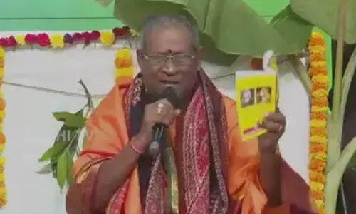 ‘మళ్లీ సీఎం కుర్చీలో ఆయనే కూర్చుంటారు’.. ప్రముఖ అవధాని సంచలన జోస్యం
