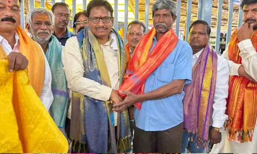 హమాలీలు దేశ రవాణాలో కీలకం