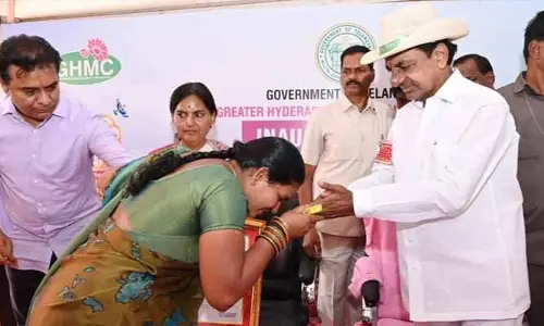 కేసీఆర్ పథకాలను కాంగ్రెస్ కొనసాగించాలి: మాజీ మంత్రి సంచలన డిమాండ్