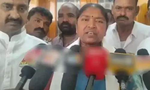 కేంద్ర మంత్రి బండి సంజయ్ పై మంత్రి సీతక్క ఫైర్ ..ఏమన్నారంటే..?