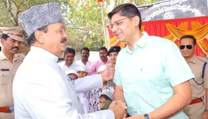 కామారెడ్డి జిల్లా కేంద్రంలో రంజాన్ వేడుకలు కామారెడ్డి జిల్లా కేంద్రంలో రంజాన్ వేడుకలు