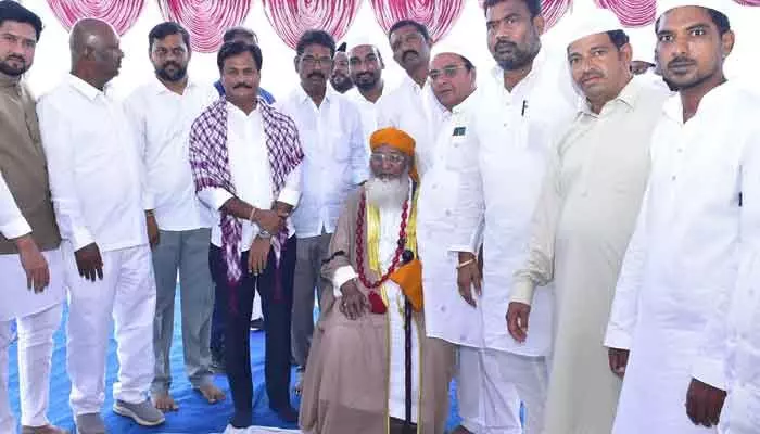 ఘనంగా రంజాన్ వేడుకలు ఘనంగా రంజాన్ వేడుకలు