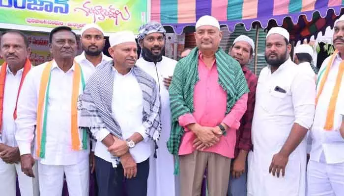 కుల మతాలకు అతీతంగా పండగలు జరుపుకోవాలి కుల మతాలకు అతీతంగా పండగలు జరుపుకోవాలి