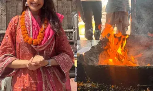 అత్యంత పవిత్రమైన రోజు అంటూ పూల మాలతో కనిపించి షాకిచ్చిన బాలయ్య బ్యూటీ.. పెళ్లి జరిగిపోయిందా?