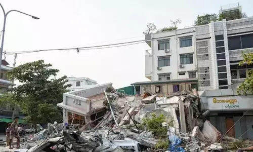Myanmar Earthquake: మూడ్రోజుల తర్వాత శిథిలాల కింద సజీవంగా గర్భిణీ