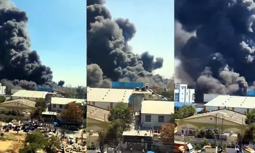 Massive fire: గ్రేటర్ నోయిడాలో భారీ అగ్నిప్రమాదం.. దట్టమైన పోగతో ప్రజల్లో టెన్షన్