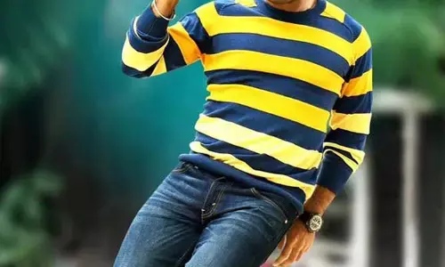 ఆ పార్టీ జెండాను చేత పట్టిన నందమూరి హీరో.. నెట్టింట వీడియోలు హల్‌చల్