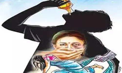 మద్యం మత్తులో భర్త.. ప్రశ్నించిన భార్యను ఏం చేశాడో చూడండి!