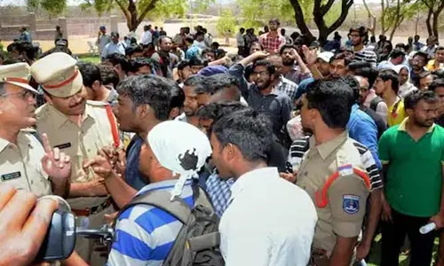 HCU విద్యార్థులపై లాఠీచార్జి చేయలేదు: పోలీసుల వివరణ