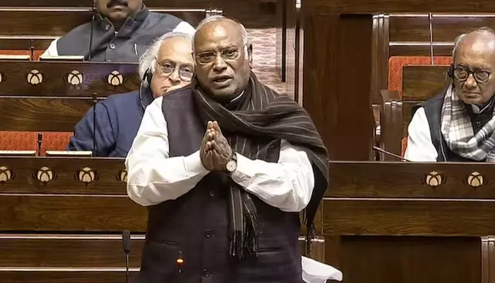 Kharge: జనగణన వెంటనే ప్రారంభించాలి.. కాంగ్రెస్ చీఫ్ ఖర్గే Kharge: జనగణన వెంటనే ప్రారంభించాలి.. కాంగ్రెస్ చీఫ్ ఖర్గే